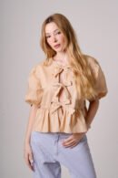 Blusa poplin con volado y 3 moños "BLONDE"