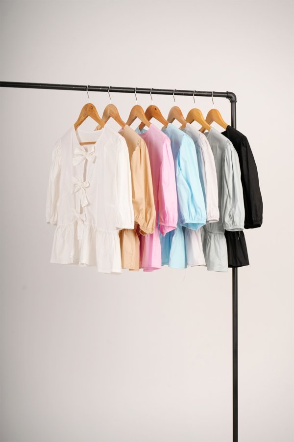 Blusa poplin con volado y 3 moños "BLONDE"