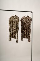Buzo manga princesa merlina estampada animal print "GISEL"