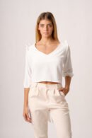 Remera cey liso cuello v manga 3/4 hombro volado boton atras y para atar "KALI"