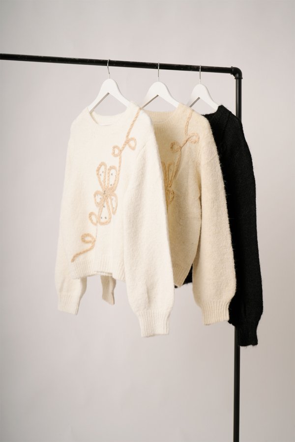Sweater 1 flor con tachas "VALENTINA"