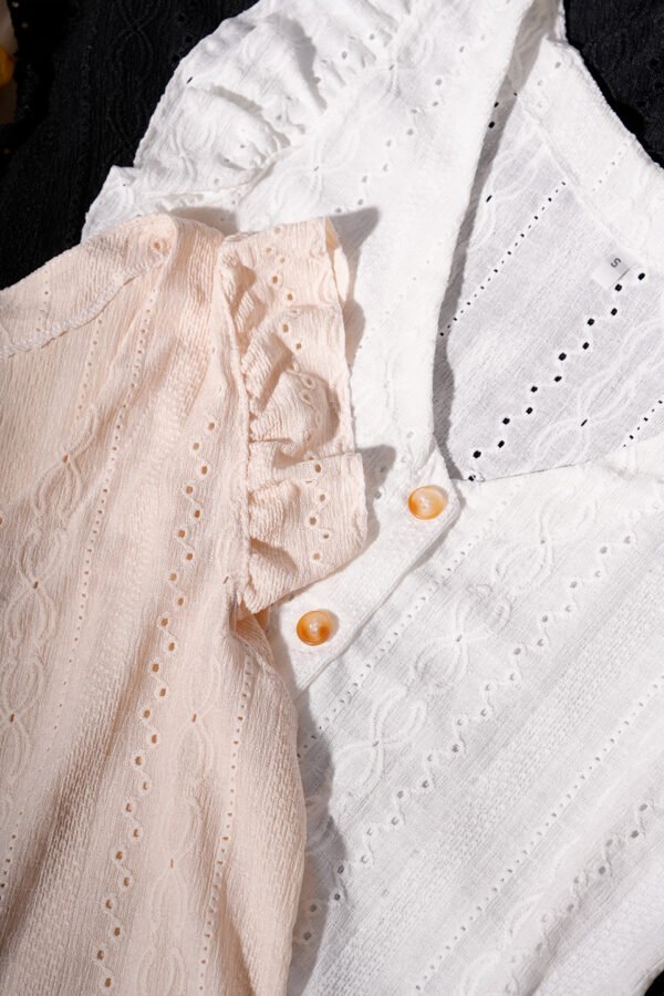Musculosa volado con botones broderie crep "JAMAICA"