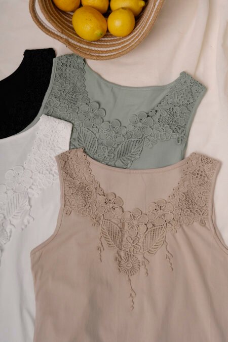 Musculosa con broderie "SKY" - Imagen 4