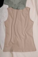 Musculosa con broderie "SKY"