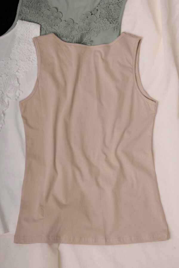 Musculosa con broderie "SKY"