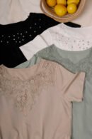 Remera manga corta lycra puntilla-tacha broderie "NADIR"