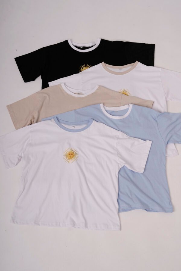 Remera boxy sol de mayo dtf en el medio "SOLCITO"