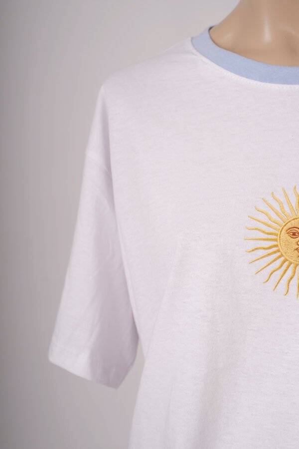 Remera boxy sol de mayo dtf en el medio "SOLCITO"