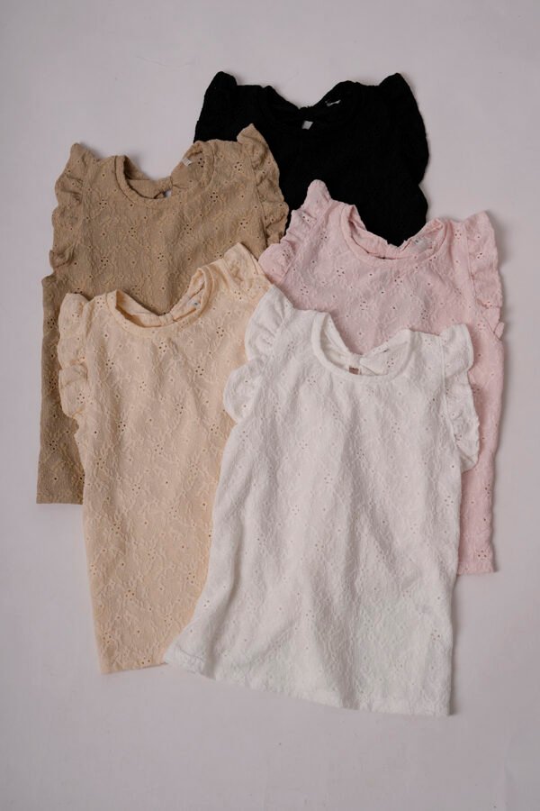 Musculosa gota con moño atras broderie crep "DORA"