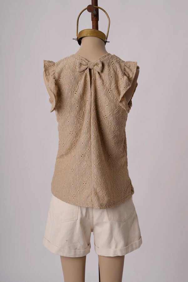 Musculosa gota con moño atras broderie crep "DORA"