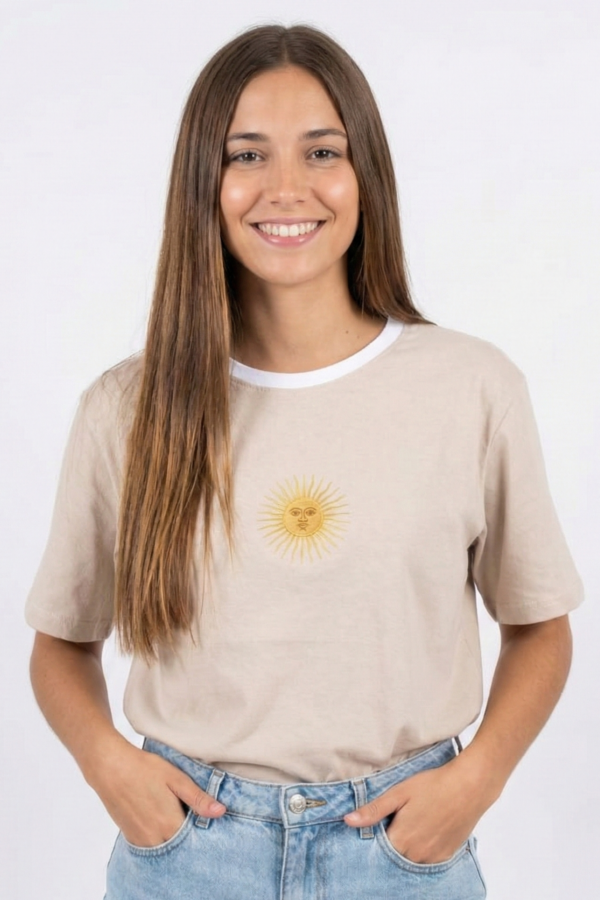 Remera boxy sol de mayo dtf en el medio "SOLCITO"