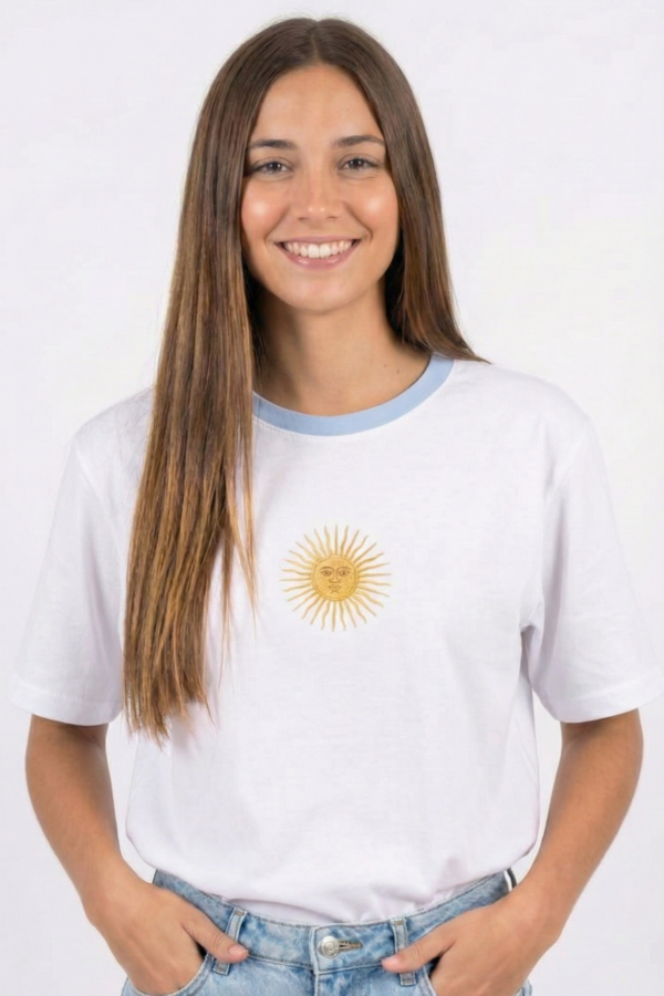 Remera boxy sol de mayo dtf en el medio "SOLCITO"