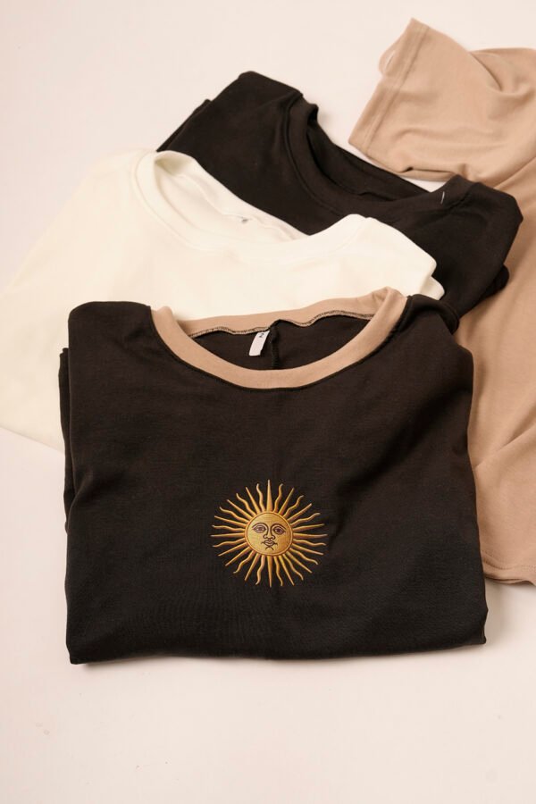 Remera boxy ribb sol de mayo argentina en el medio en DTF «SOLES»