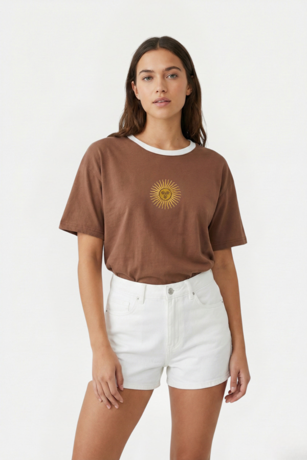 Remera Boxy Ribb Sol De Mayo En El Medio Bordado "CIUDAD"