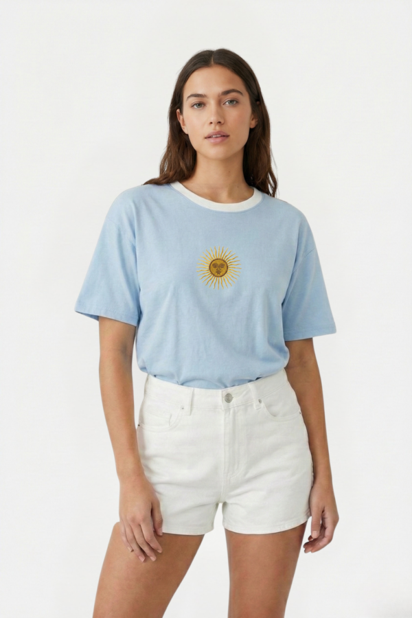 Remera Boxy Ribb Sol De Mayo En El Medio Bordado "CIUDAD"