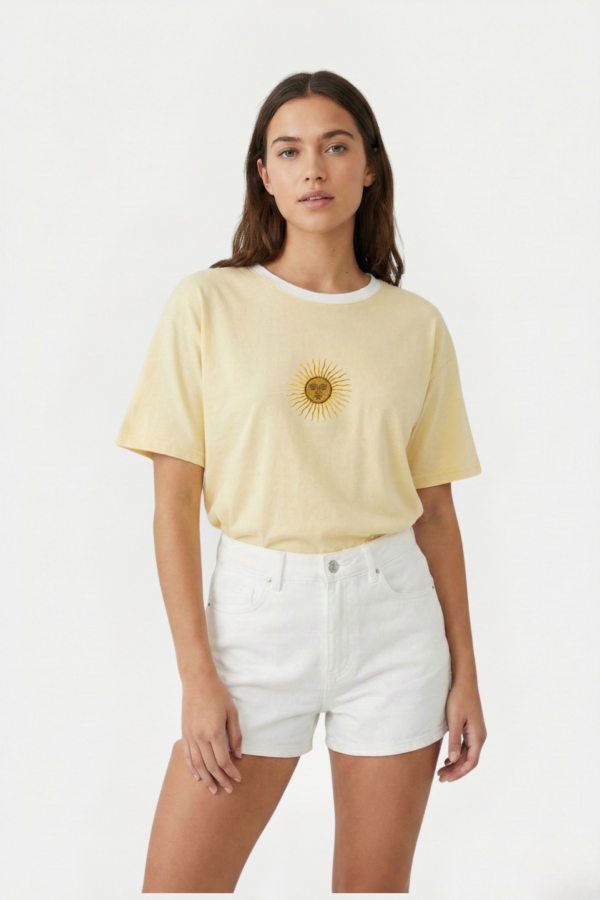 Remera Boxy Ribb Sol De Mayo En El Medio Bordado "CIUDAD"