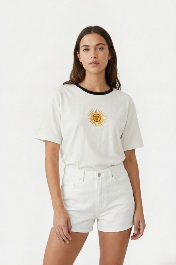 Remera Boxy Ribb Sol De Mayo En El Medio Bordado "CIUDAD"