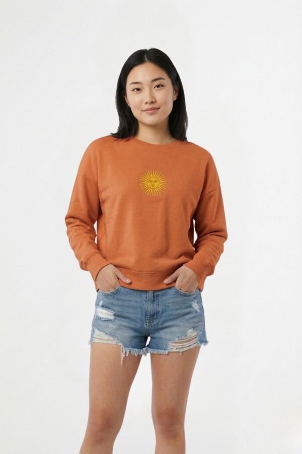 Buzo rustico frisado cuello redondo sol bordado "CINTIA"