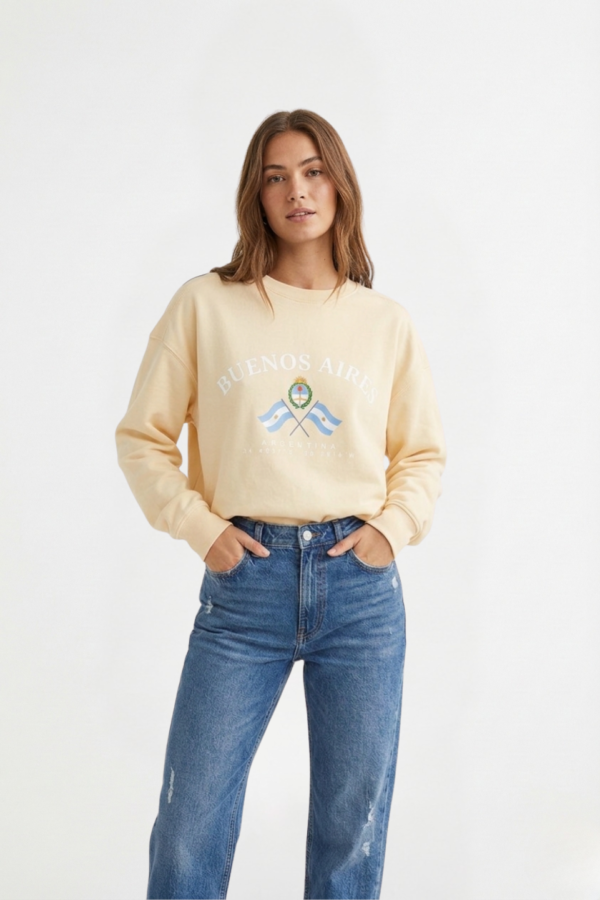 Buzo Rustico Frisado Cuello Redondo Buenos Aires Escudo y 2 Banderas En DTF "LENA"