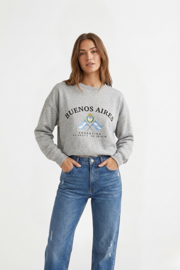 Buzo Rustico Frisado Cuello Redondo Buenos Aires Escudo y 2 Banderas En DTF "LENA"
